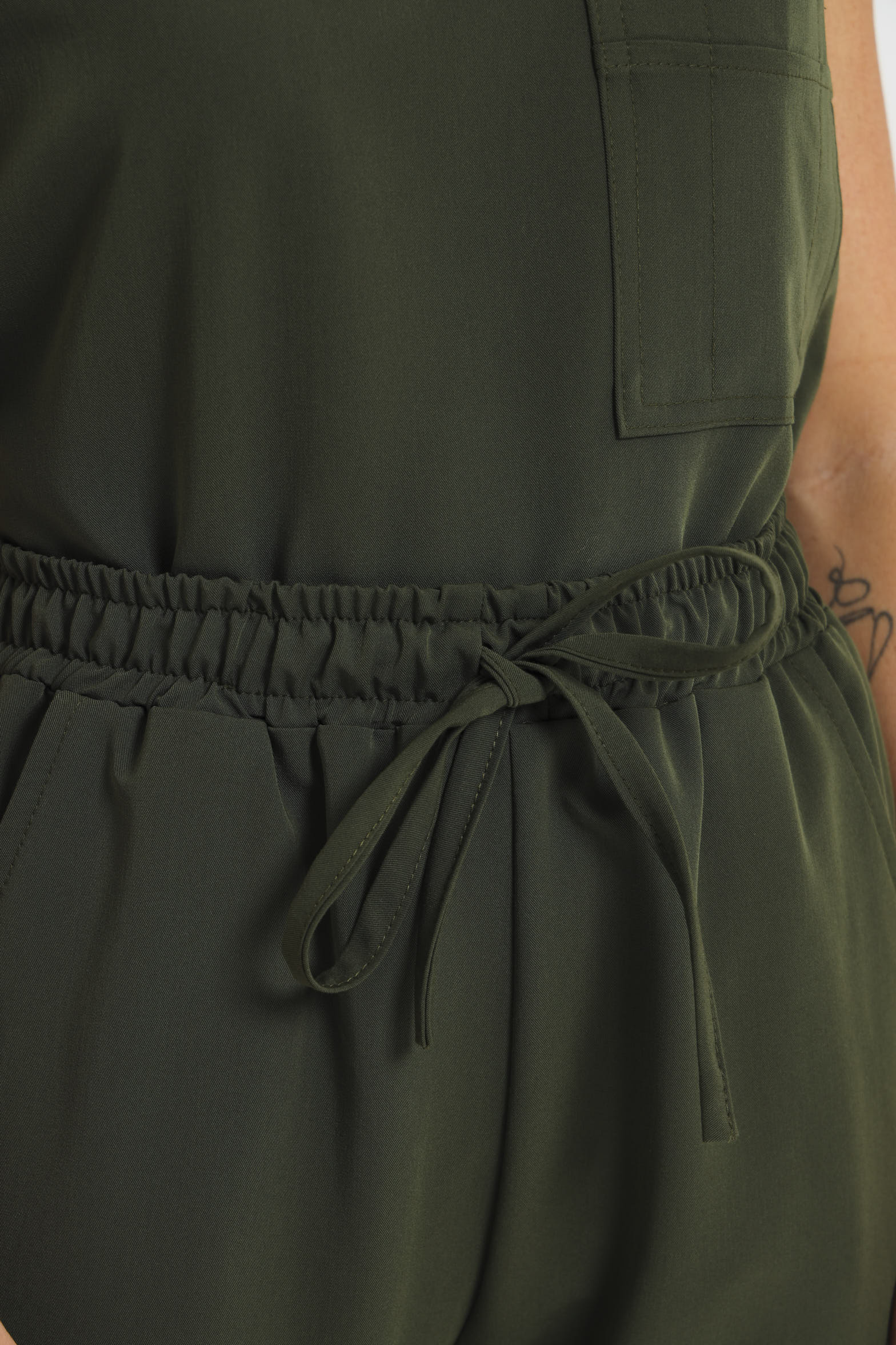 THE LADIES LUX STRAIGHT-LEG PANTS - Greens Medi Scrubs South Africa - Premium Medical Uniforms & Apparel - Delivery Across SA 